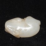Antiker Kleiner Toad in weisser Jade